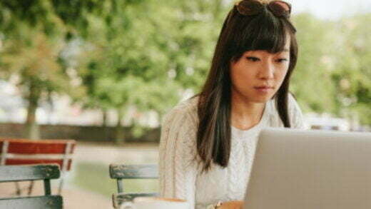 Asian Woman Working Lapto 390x205